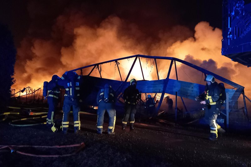 Po uničujočem požaru v Mariboru rezultatov analiz še nimajo (foto: Bobo)