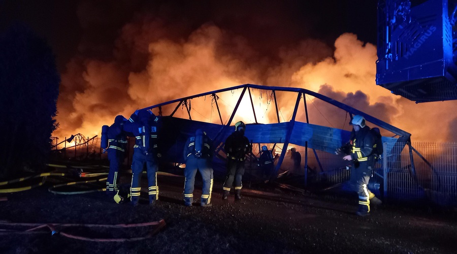 Po uničujočem požaru v Mariboru rezultatov analiz še nimajo (foto: Bobo)