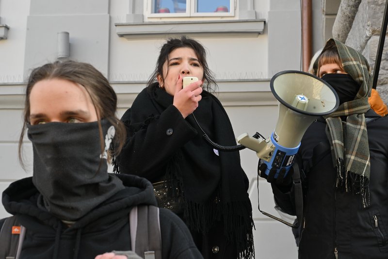 protest MOL protestniki