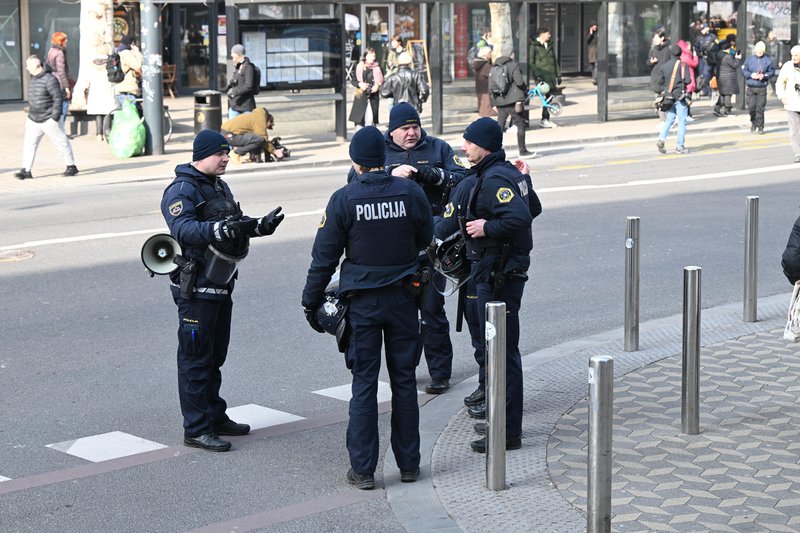 Ljubljana policija protesti Zoran Jankovic