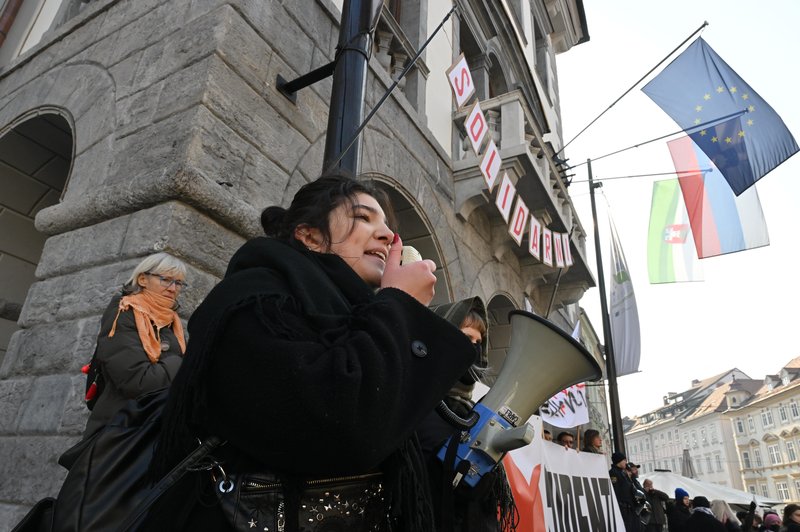 "Zoki, spoki!" Protestniki so na Jankovića naslovili štiri zahteve, časa ima en teden, potem pa ... (foto: Žiga Živulovič jr./Bobo)