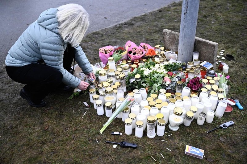 Švedi še vedno iščejo odgovore za krvavi pokol. Med žrtvami tudi ... (foto: Profimedia)