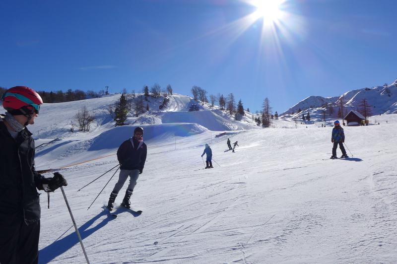 Smučanje je lahko nevarno. Kako zaščititi otroke pred poškodbami? (foto: Bobo)