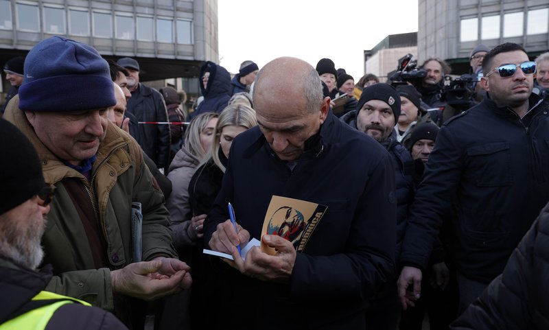 Janez Janša protest upokojenci