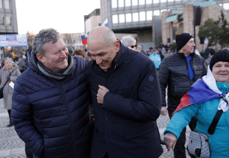 Janez Janša protest upokojenci