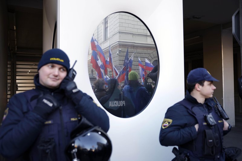 policija protest upokojenci