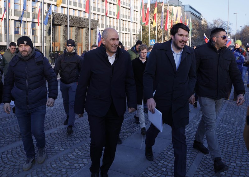 protest upokojenci Janez Janša Luka Simonič