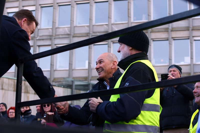 protest upokojenci Janez Janša Pavel Rupar