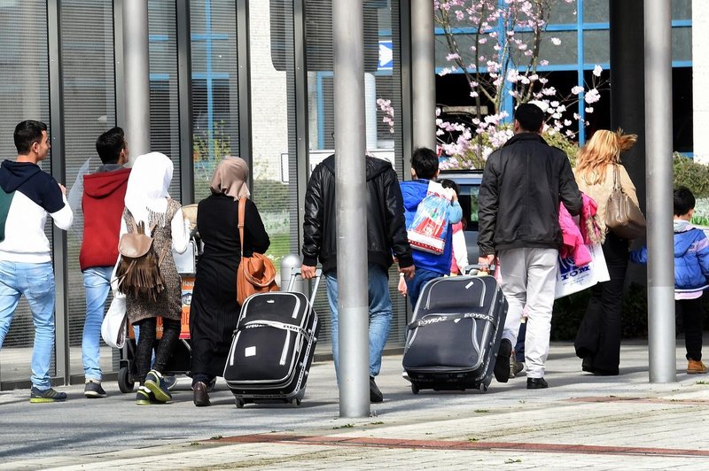 Premalo jih hoče domov: država zato ponuja brezplačne prevoz, kritje potnih stroškov ter celo visoko denarno pomoč (foto: Profimedia)