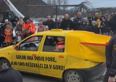 Ko država ne zagotovi helikopterjev, si jih Slovenci naredijo sami: navdušila pustna šema, ki je bolj uporabna kot vladne obljube (FOTO)