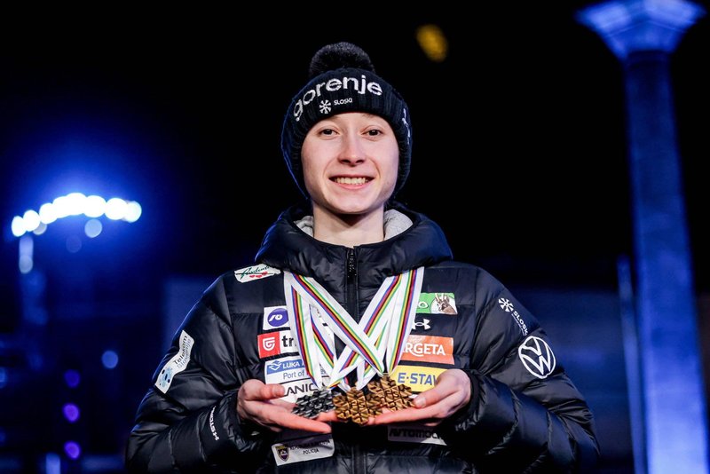 Nika Prevc medalja zlato smučarski skoki