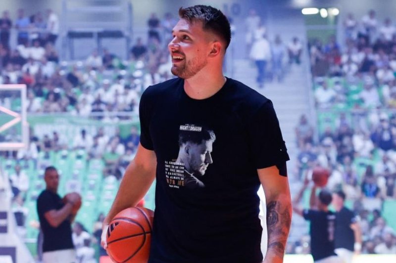 Luka Dončić spet piše zgodovino: uradno so ga uvrstili med najboljše vseh časov (foto: Anže Malovrh/STA)