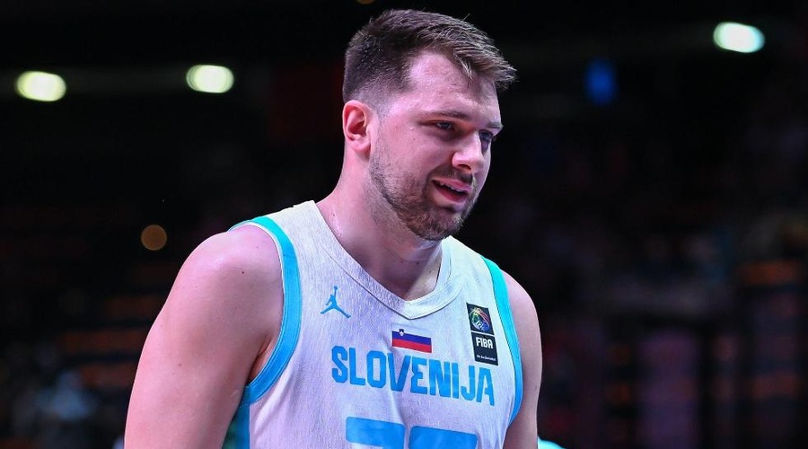 Luka Dončić na tržišče poslal nove superge, ki bodo razveselile vse slovenske oboževalce: nanje je ponosno nadel simbol naše države (FOTO) (foto: Profimedia)