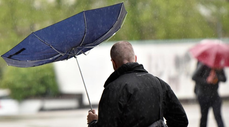 Pozor: prihajajo orkanski sunki vetra in močne padavine (foto: Žiga Živulovič jr./Bobo)