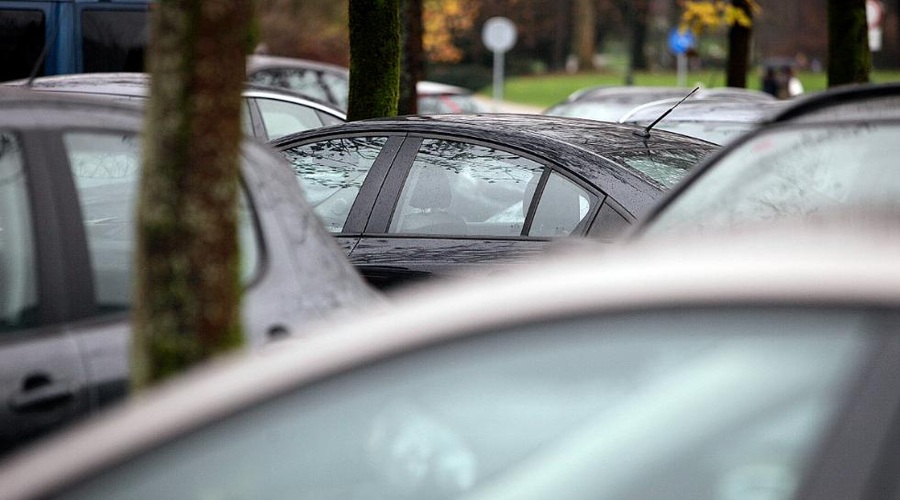 Vozniki bodo imeli velike težave s parkiranjem: v Ljubljani so zaprli največji parkirišči (foto: Profimedia)