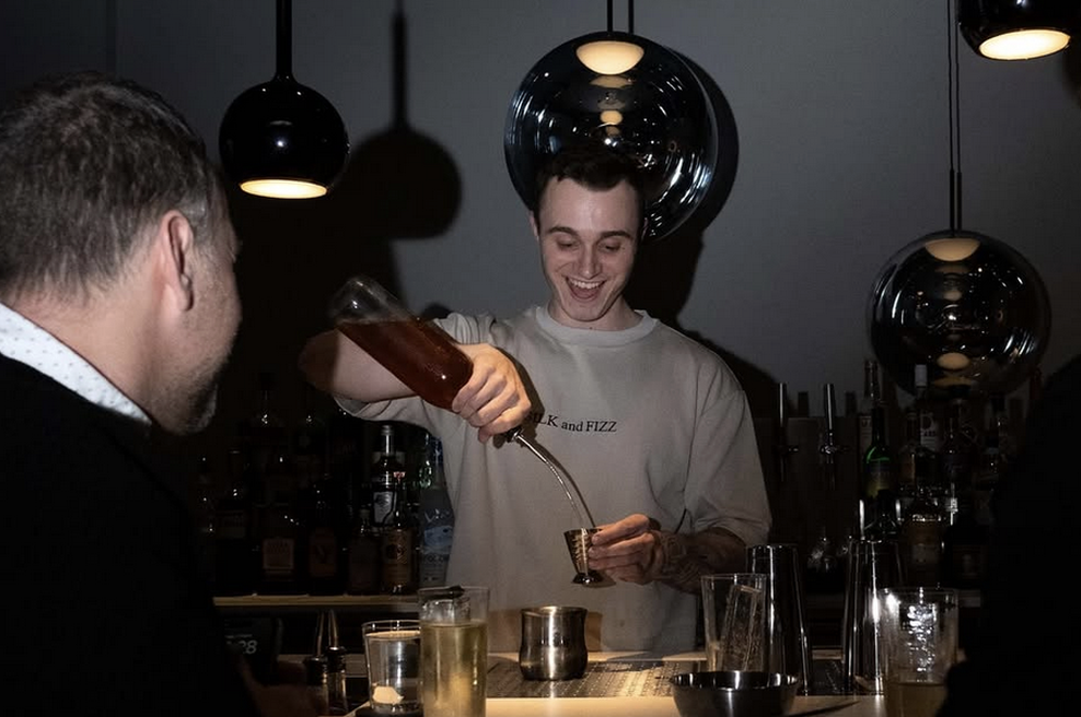 Na skritem mestu v Ljubljani se odpira nov koktajl bar, ki bo popestril barsko sceno (foto: Instagram/silk_and_fizz)