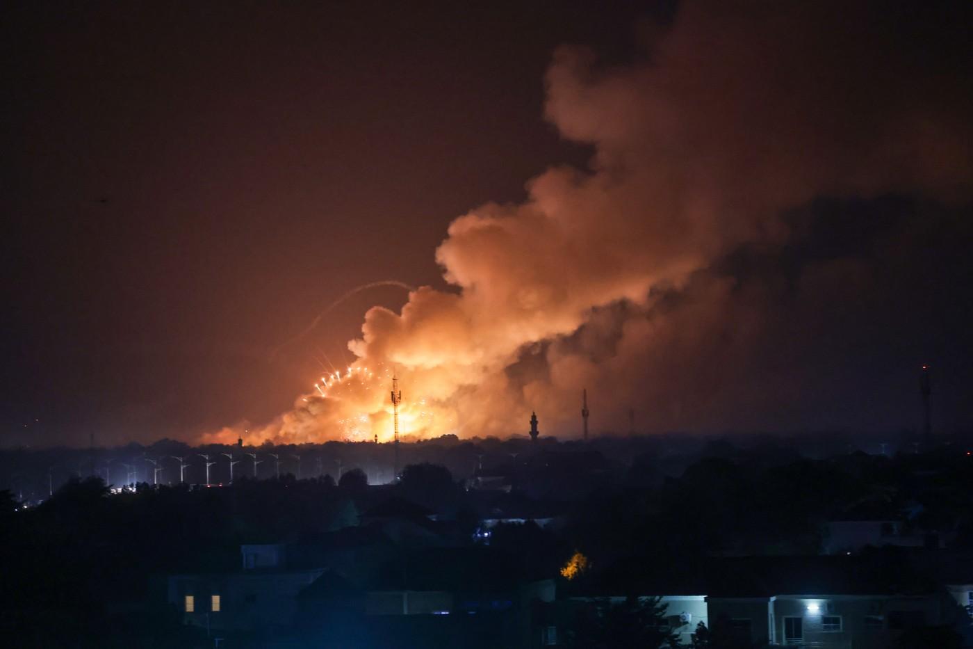 Ponoči izbruhnil požar, nato še vrsta eksplozij: v tragični nesreči je življenje izgubilo več ljudi (FOTO)